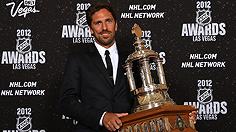 Henrik Lundqvist takes Vezina