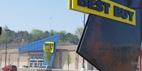 Extension Means Best Buy Founder Still Short on Cash, Analyst Says