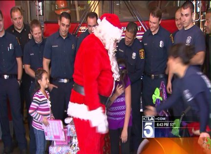 Firefighters Return As Santa’s Helpers After Rescuing Family