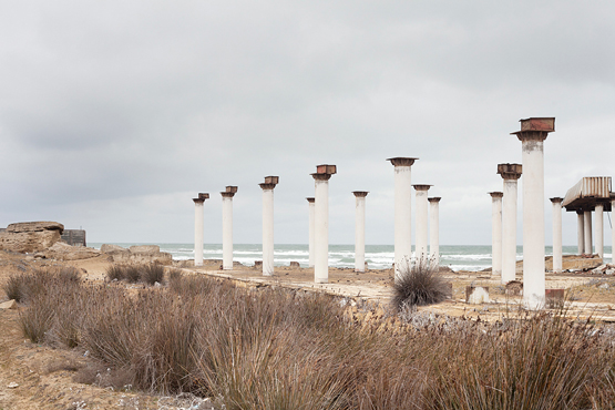 Ruins of a luxury Soviet restaurant near Baku. © Mila Teshaieva