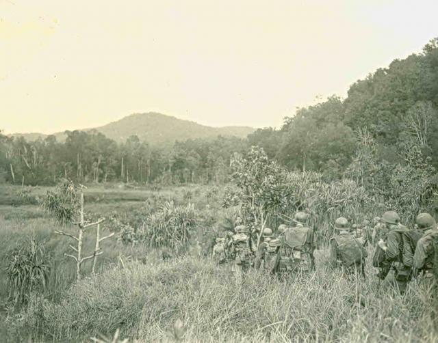 From the Beach to the Bush! American Soldiers moving east from the beach head at Aitape into the jungle and towards the Driniumor River, New Guinea, May 1944. (WWII Signal Corps Collection).