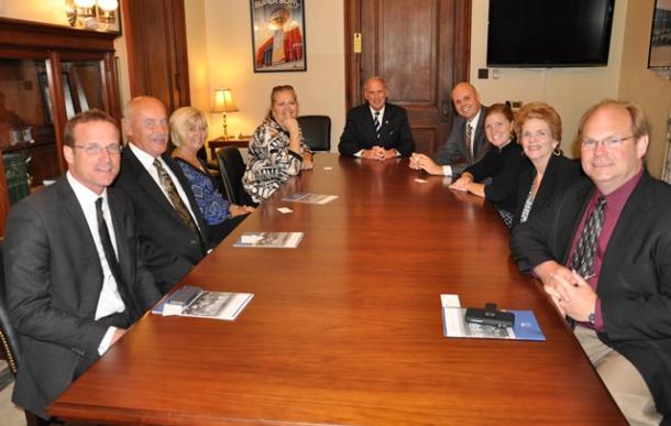 Senator Coats meets with the Madison County Chamber of Commerce