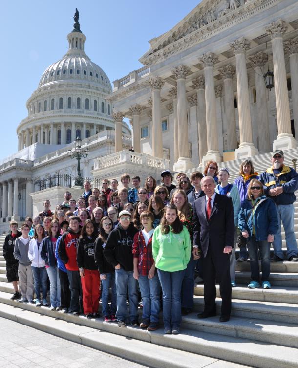 Senator Coats Meets with DeKalb Middle School Students 