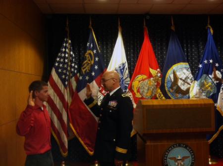 302nd MEB's top officer swears in new soldier