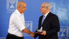 Former Shin Bet chief Yuval Diskin (left) and Prime Minister Benjamin Netanyahu last year. (photo credit: Moshe Milner/GPO/Flash90)