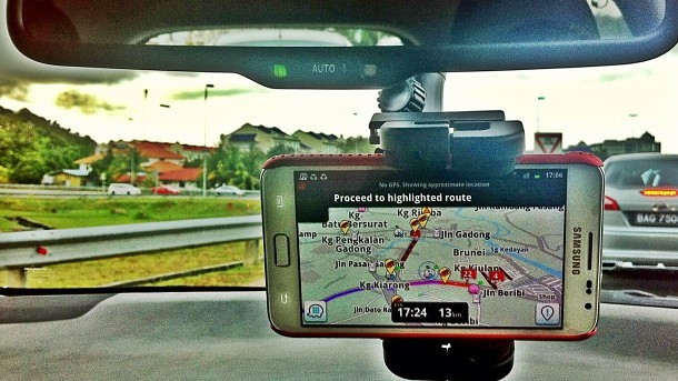 An Instagram color-corrected photo of a driver using Waze in the Philippines. (photo credit: CC-BY raramaurina,Flickr)