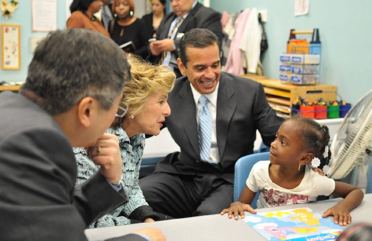 Visit to South Los Angeles WorkSource Center’s child care center. Left to right:  Secretary Gary Locke, Senator Barbara Boxer, Mayor Antonio Villaraigosa, Mikel Greenfield.