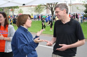 Rep. Paulsen chats with Sen. Klobuchar during the Rear in Gear 5K