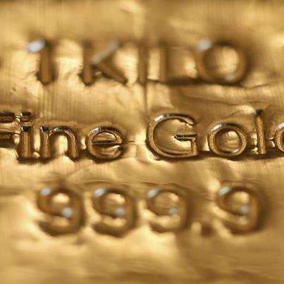 Photo: Gold futures dropped, heading for the longest run of weekly losses since 2004, after Federal Reserve minutes showed policy makers may end monthly purchases of U.S. debt sometime this year. | http://bloom.bg/13806pX 

(Photo: Chris Ratcliffe/Bloomberg)