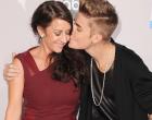 Justin Bieber (R) and mother Patricia attend the 40th Anniversary American Music Awards held at Nokia Theatre L.A. Live on November 18, 2012 in Los Angeles, California.