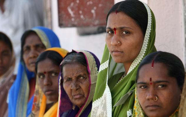  Group of Indian women. Simone D. McCourtie/World Bank. Flickr (http://www.flickr.com/photos/worldbank/3491848697/sizes/l/in/set-72157601423112019/)