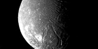 Wired Science Space Photo of the Day: Scarred Face of Ariel