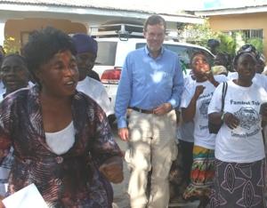 Amb. Owen with Fambul Tok Women (Photo Credit: State Department)