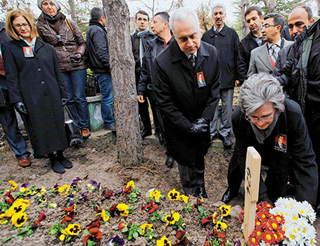 Ambassador Ricciardone at the Funeral Service for Mustafa Akarsu - Kizilcahamam, Turkey (February 2, 2013)