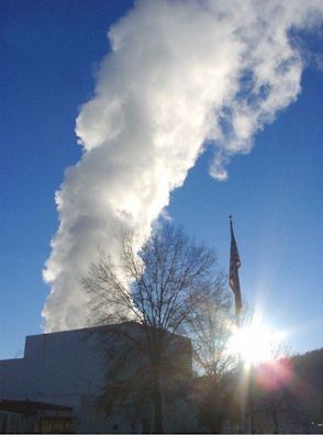 HFIR reactor building with sun and sky in background