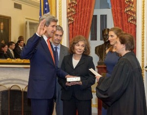 El 4 de febrero de 2013 John Forbes Kerry asumió el cargo de Secretario de Estado de Estados Unidos luego de jurar el 1 de febrero de 2013 (Foto AP).