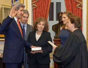 El 1 de febrero de 2013 John Forbes Kerry juró el cargo de Secretario de Estado de Estados Unidos. Ocupará el ordinal 68º en ese puesto. (State Department)