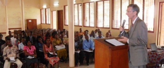 Ambassador L. Wohlers addressing the Young Leaders 
(DoS)
