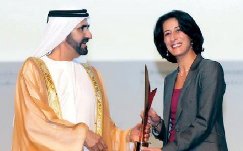 Ruler of Dubai Sheikh Mohammed bin Rashed awards Microfund for Women of best institution for supporting women in the Arab World © Al Rai Newspasper