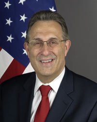 Embajador E. Anthony Wayne