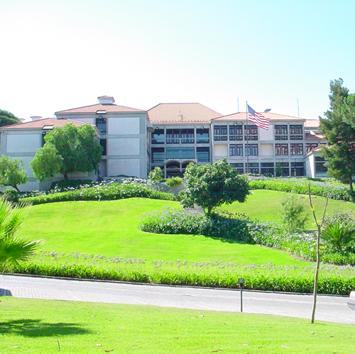 Embassy gardens. (Photo: US Embassy Lisbon)