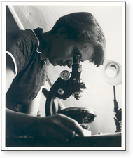 [Rosalind Franklin with microscope]. [1955].