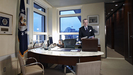 Botschafter Murphy in seinem Büro mit Blick auf den Reichstag