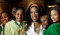 Oprah Wimphrey e alunas de sua escola na África do Sul