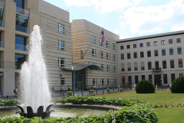 Fassade der US-Botschaft am Pariser Platz Berlin