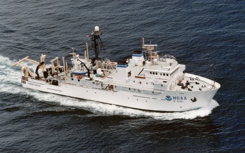 Photo of NOAA Ship Gordon Gunter