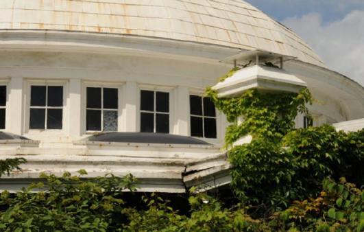 Cincinnati Zoo's Reptile House is the oldest zoo building in the U.S. and one of several of the zoo's structures that have been designated a National Historic Landmark. (SAT 2010 award)