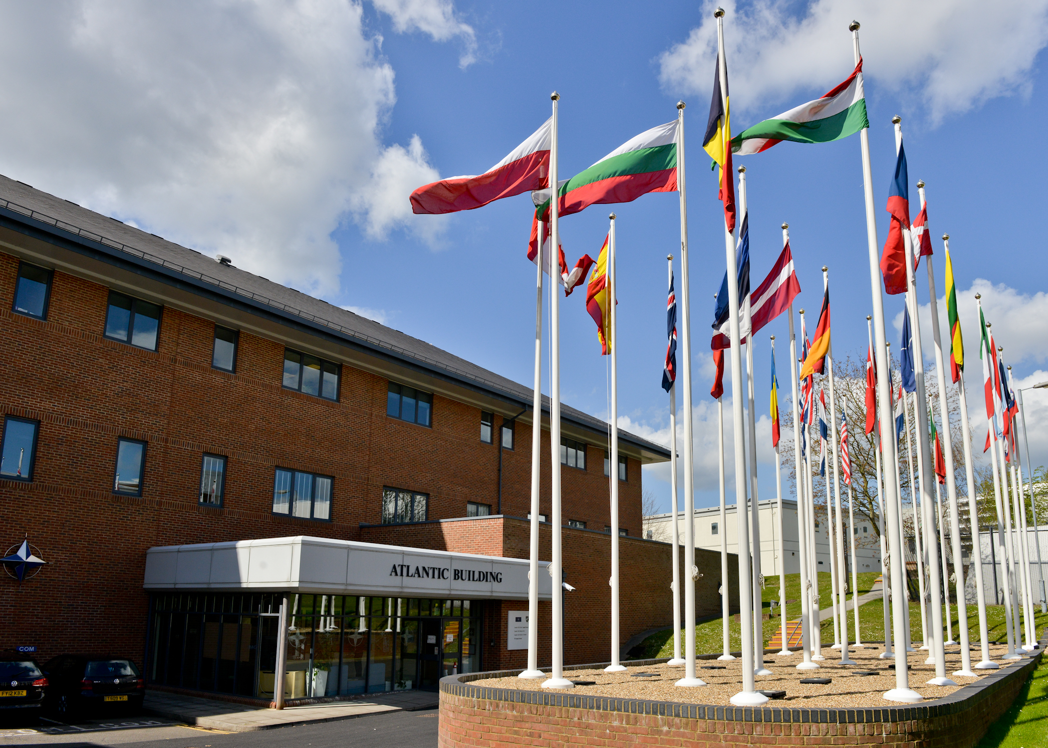 http://www.mc.nato.int/about/PublishingImages/Northwood hQ.jpg