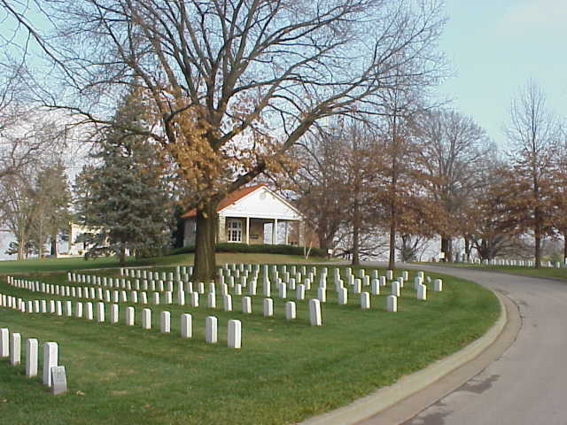 A picture of a road leading up to Leavenworth's National Cemetery administration building.