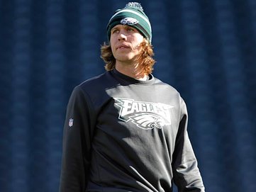 Philadelphia Eagles´ Nick Foles warms up before an NFL football game against the Washington Redskins, Sunday, Dec. 23, 2012, in Philadelphia. (AP Photo/Michael Perez)