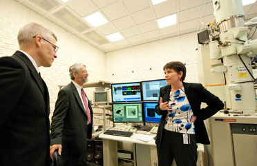 Dr. Rhonda Stroud, head of the nanoscale materials section at the NRL briefs Director of the White House Office of Science and Technology Policy, Dr. John P. Holdren, and Chief of Naval Research, Rear Adm. Matthew Klunder, during a tour of NRL.