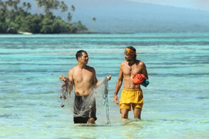 Jonas Otusuji and Troy Robertson of the Manono Tribe on “Survivor: One World” 2012.