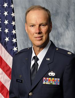 photo of LIEUTENANT COLONEL DALE L. BATEMAN