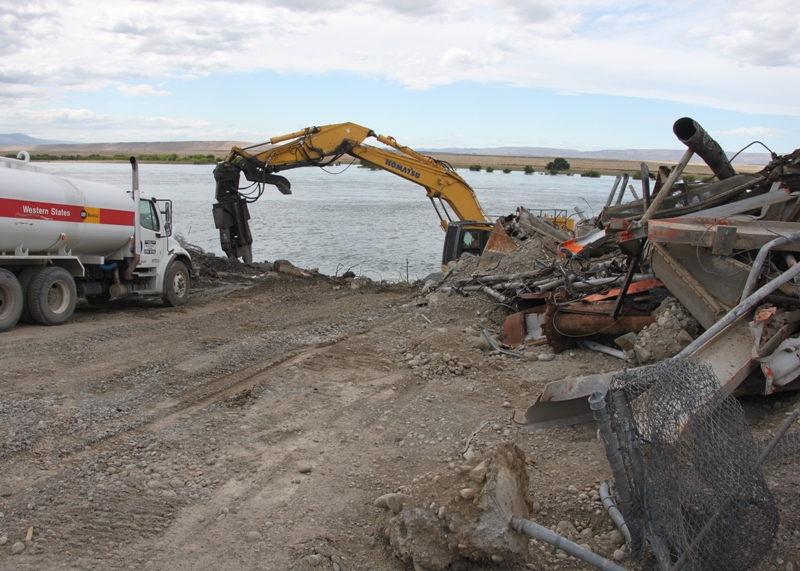 Video: River Pump House demolition (7-8-11)