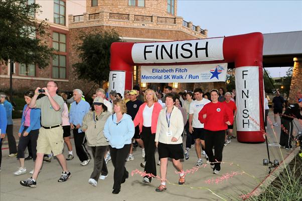 Attendees begin the Elizabeth Fitch Memorial 5K Walk/Run.