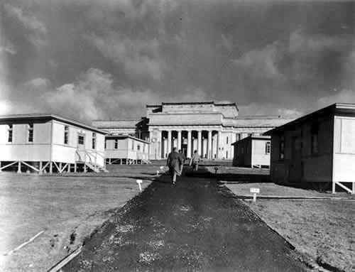 Auckland War Memorial Museum as it looked in 1943 when Auckland Domain was home to Camp Hale.Photo credit NZHistory. Click through for image source.