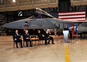 Port of Portland Executive Director Bill Wyatt speaks to attendees at the Port of Portland lease signing ceremony held at the Portland Air National Guard Base on Jan. 16, 2003.