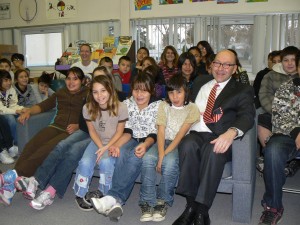 Ambassador Jacobson with with Grade 5-6 students from Prince Charles Elementary School