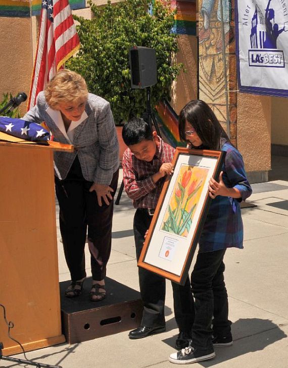 LA’s BEST students present Senator Boxer with their artwork.