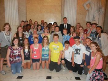 Paulsen speaks with visiting Robbinsdale Middle School students about the importance of public service.