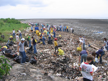 A group of volunteers gather to clean up marine debris that washed up on shore (Photo: Ocean Conservancy)