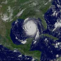 El huracán Katrina visto desde el satélite GOES.