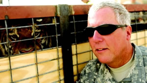 MAJ Freddie Zink poses with a friend at the Baghdad zoo. (Photo by SSG Michel Sauret/Multinational Division Center)