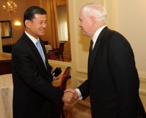 VA Secretary Eric Shinseki and Defense Secretary Robert Gates meet before the first-of-its-kind National Mental Health Summit in Washington, D.C. on October 21, 2009.