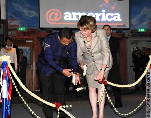 Alfitra Salamm and Judith McHale at ribbon-cutting ceremony (U.S. Embassy Jakarta)