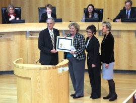 Congresswoman Zoe Lofgren presented the Commerce Department's Export Achievement Certificate to the City of San Jose. San Jose Mayor Chuck Reed accepted the award.